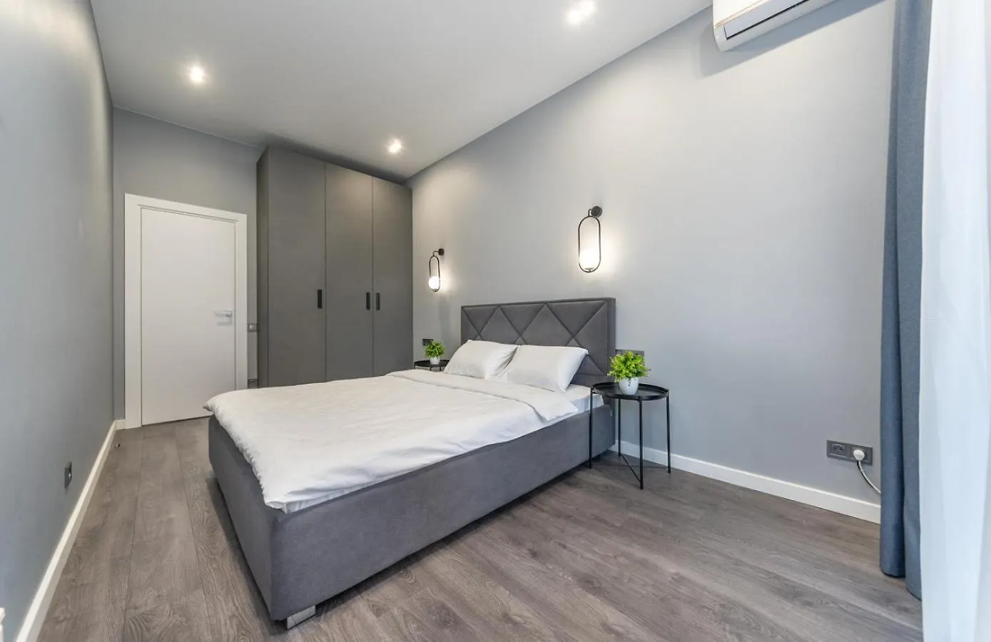 Big Vip Design Apartment In New Complex Kiev