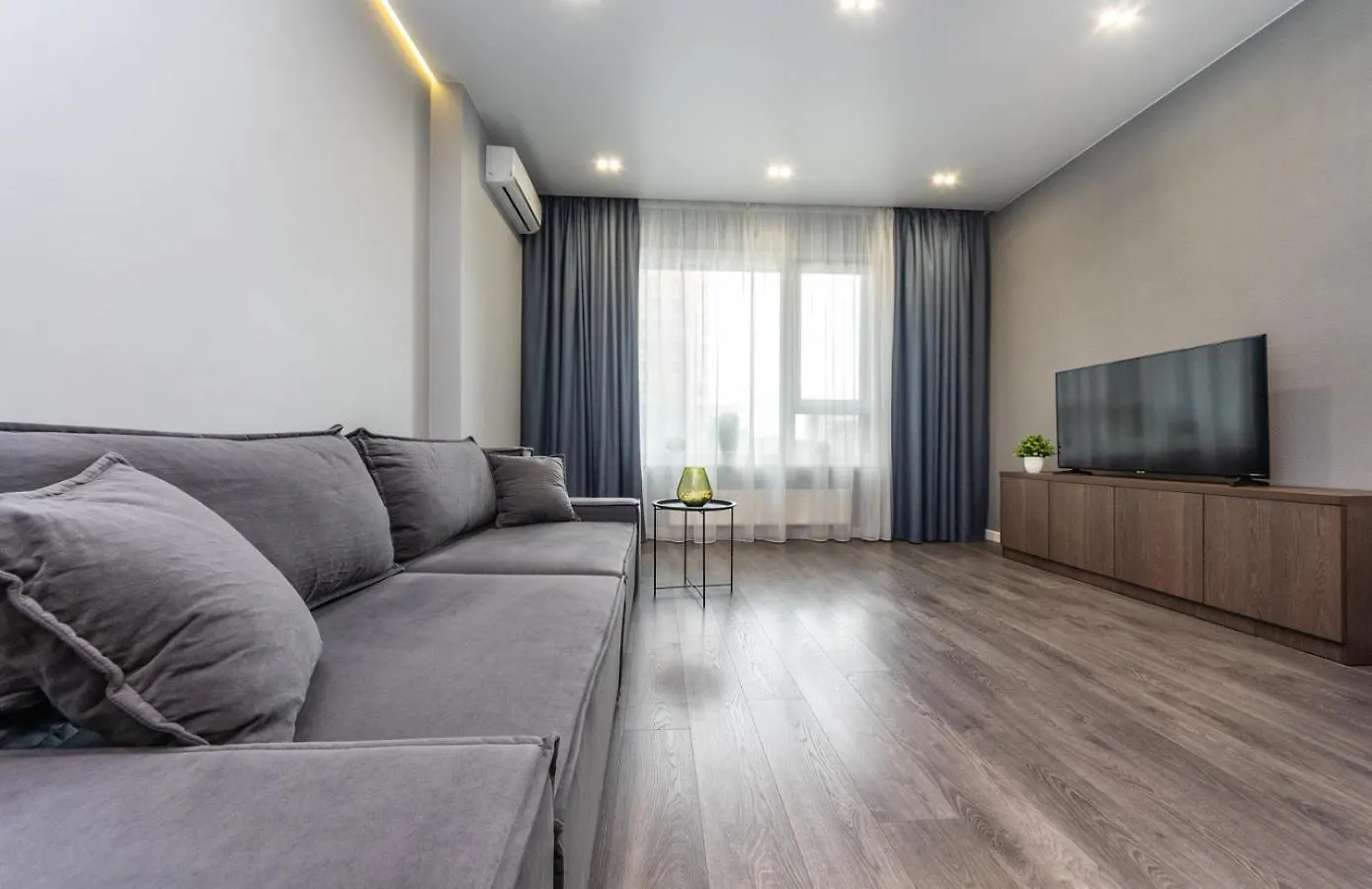 Big Vip Design Apartment In New Complex Kiev